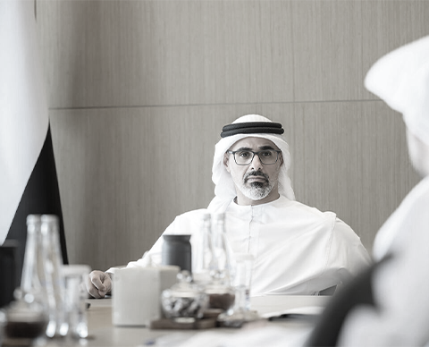 خالد بن محمد بن زايد يعتمد إطلاق مجمع صناعة المركبات الذكية وذاتية القيادة في إمارة أبوظبي
