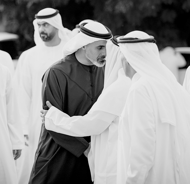 خالد بن محمد بن زايد يُعزِّي في وفاة محمد عبيدالله